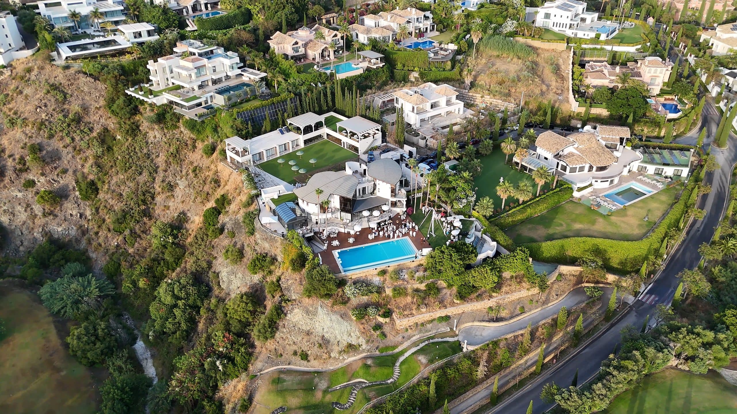 The estate — photo 1